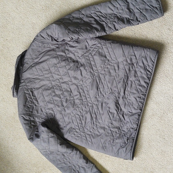 GUC Patagonia grey quilted jacket with faux fur lining. - Picture 7 of 7